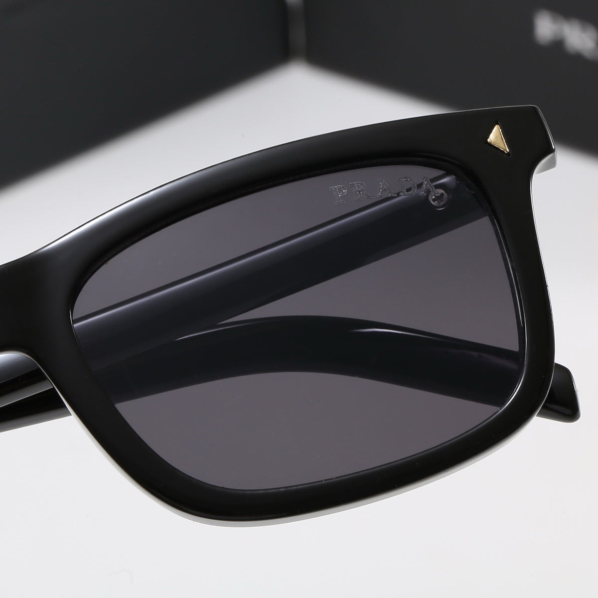 New Retro-Chic Square-Frame Triangular Sunglasses 4419