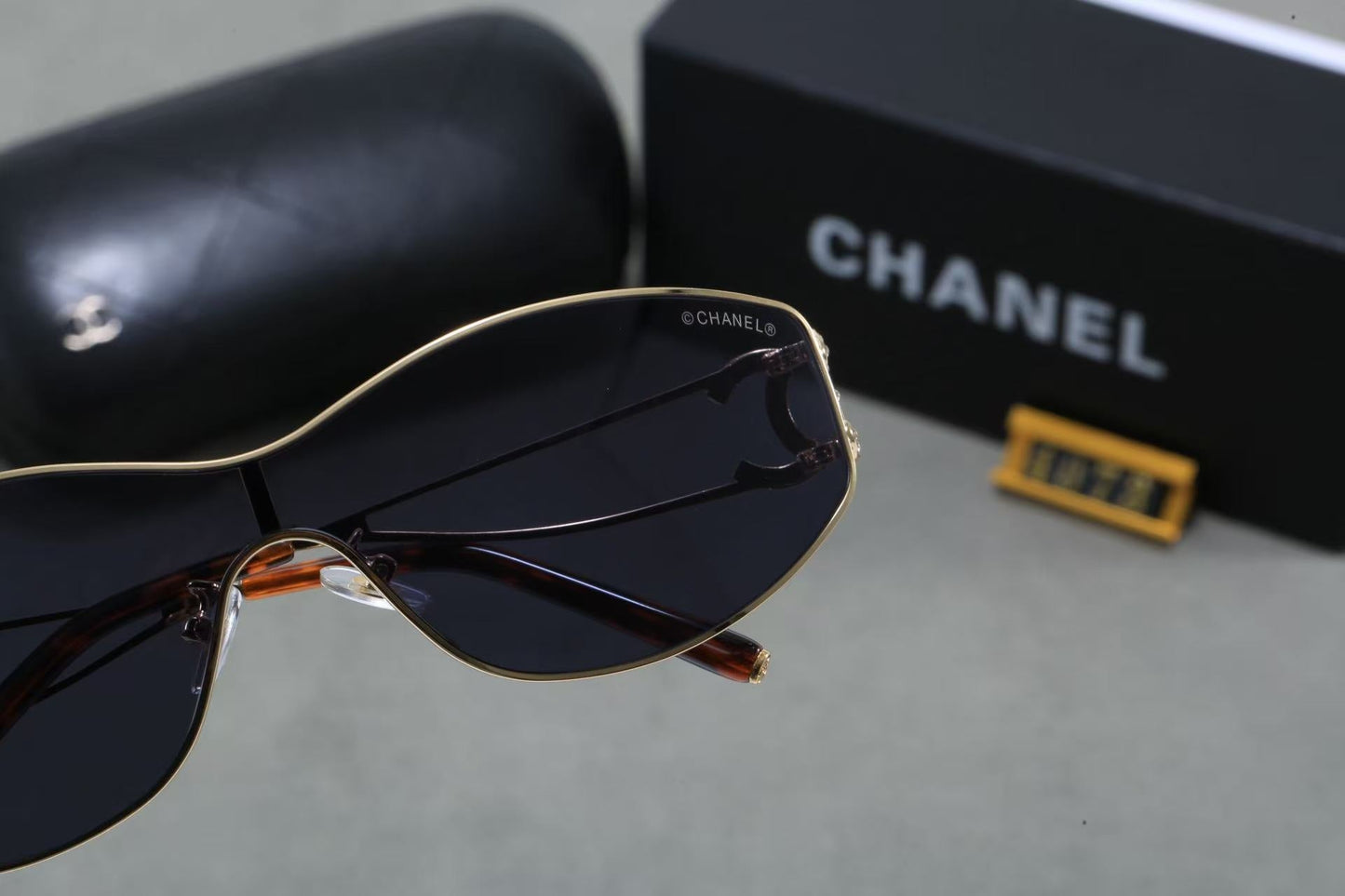 Stylish European and American style metal and diamond-encrusted sunglasses 4073