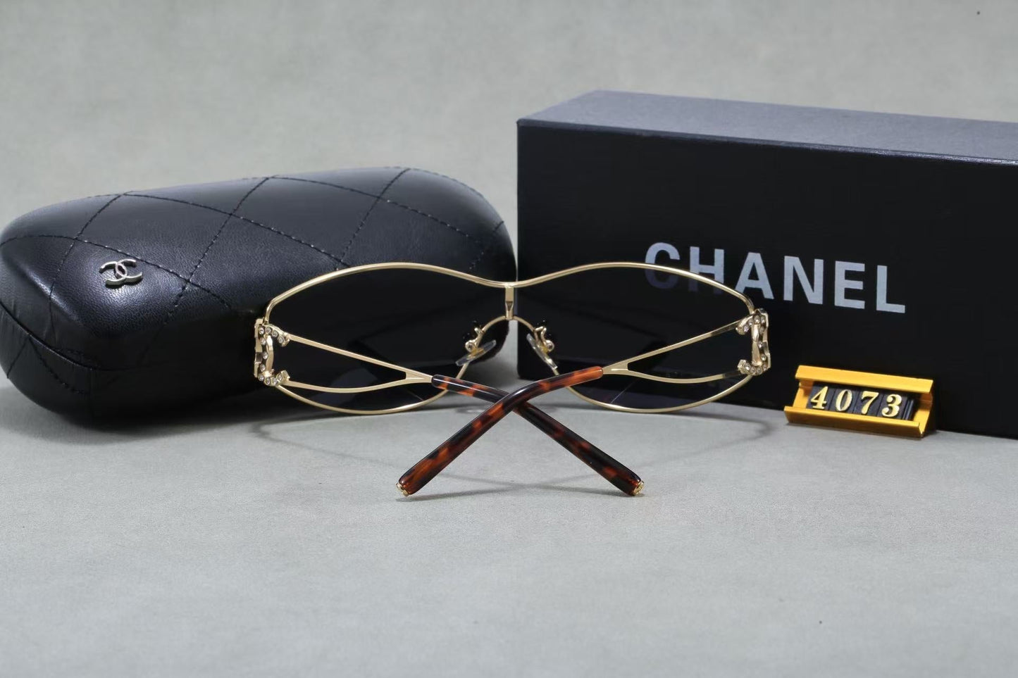Stylish European and American style metal and diamond-encrusted sunglasses 4073