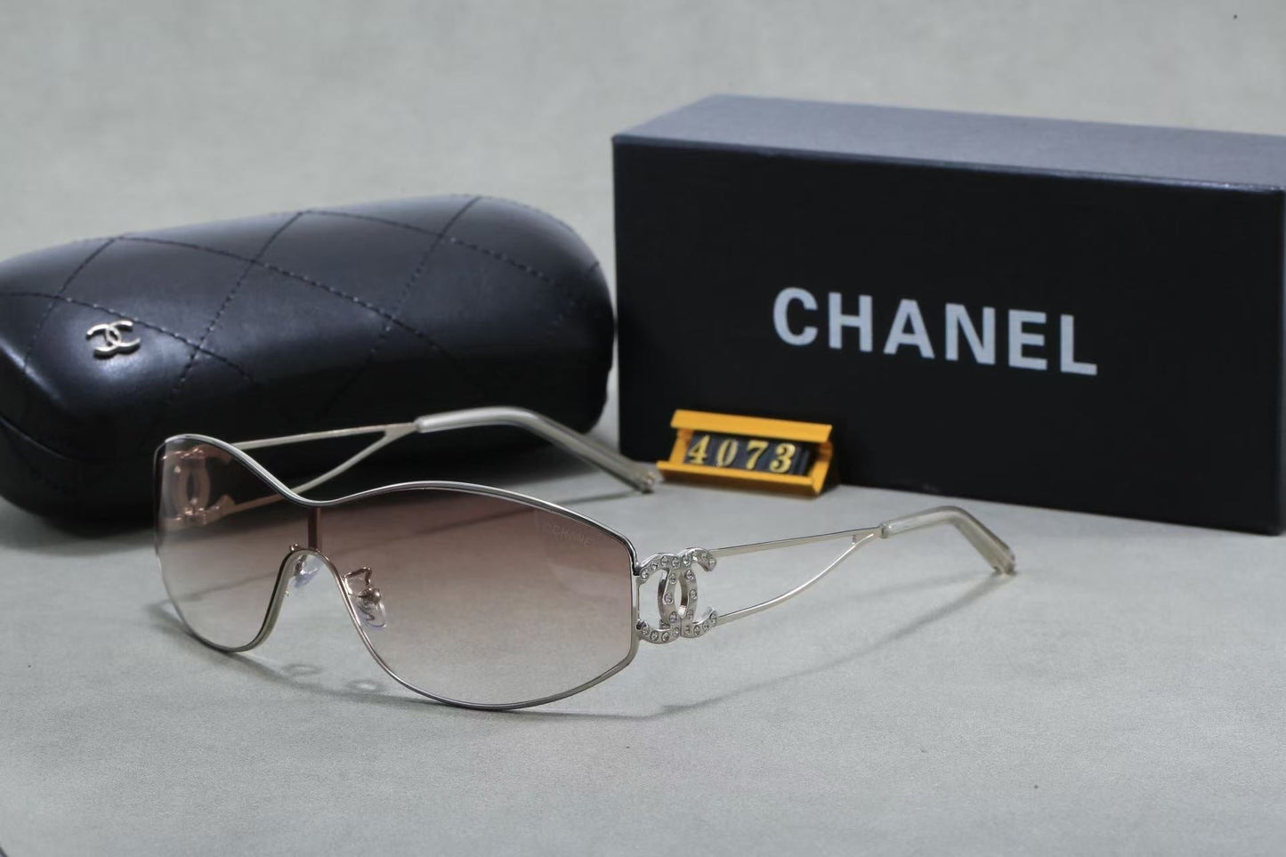 Stylish European and American style metal and diamond-encrusted sunglasses 4073