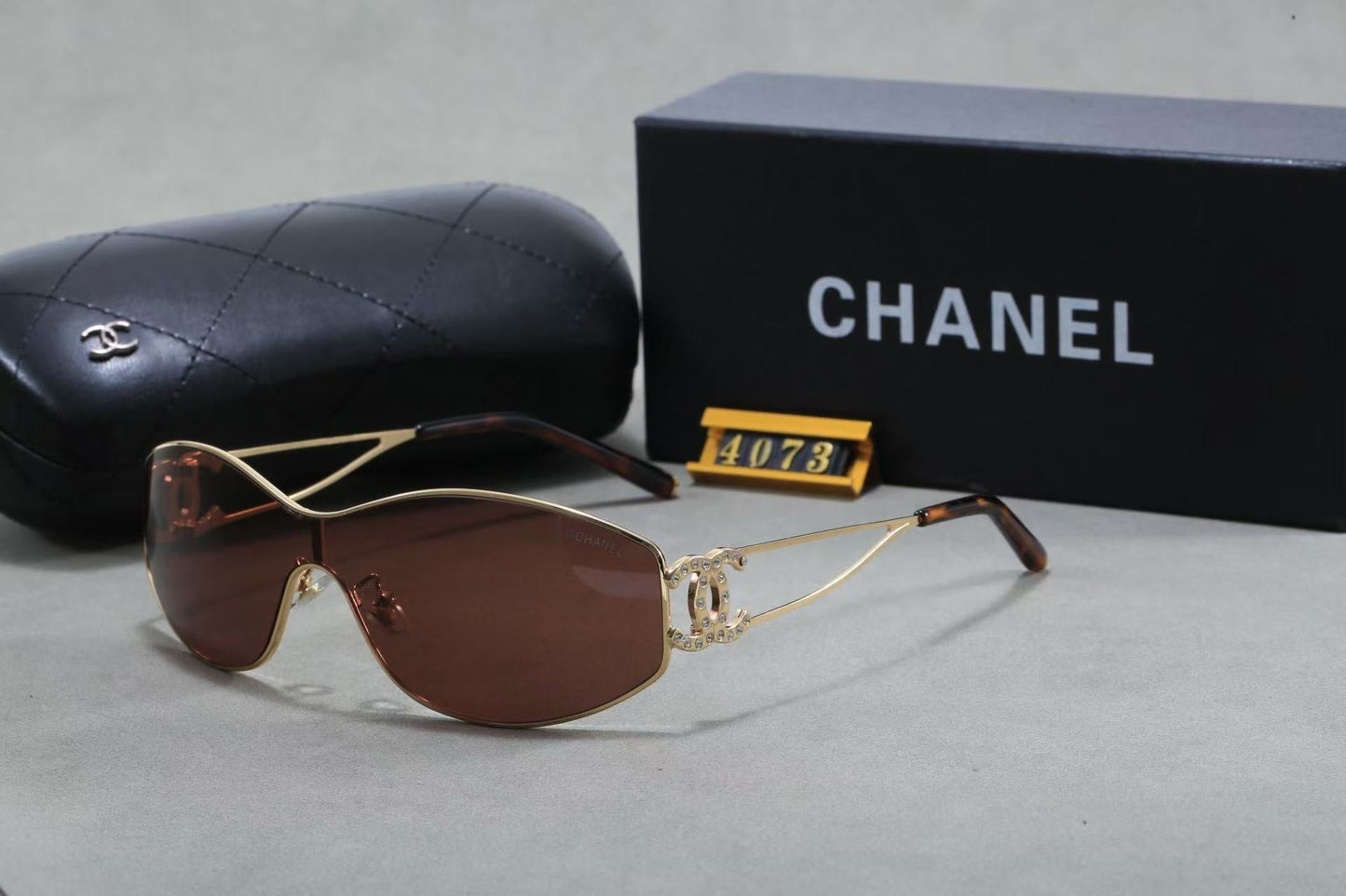 Stylish European and American style metal and diamond-encrusted sunglasses 4073