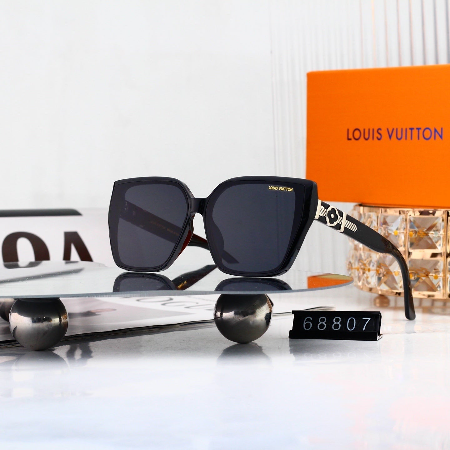 Minimalist Oversized Metal Decorated Sunglasses 68807