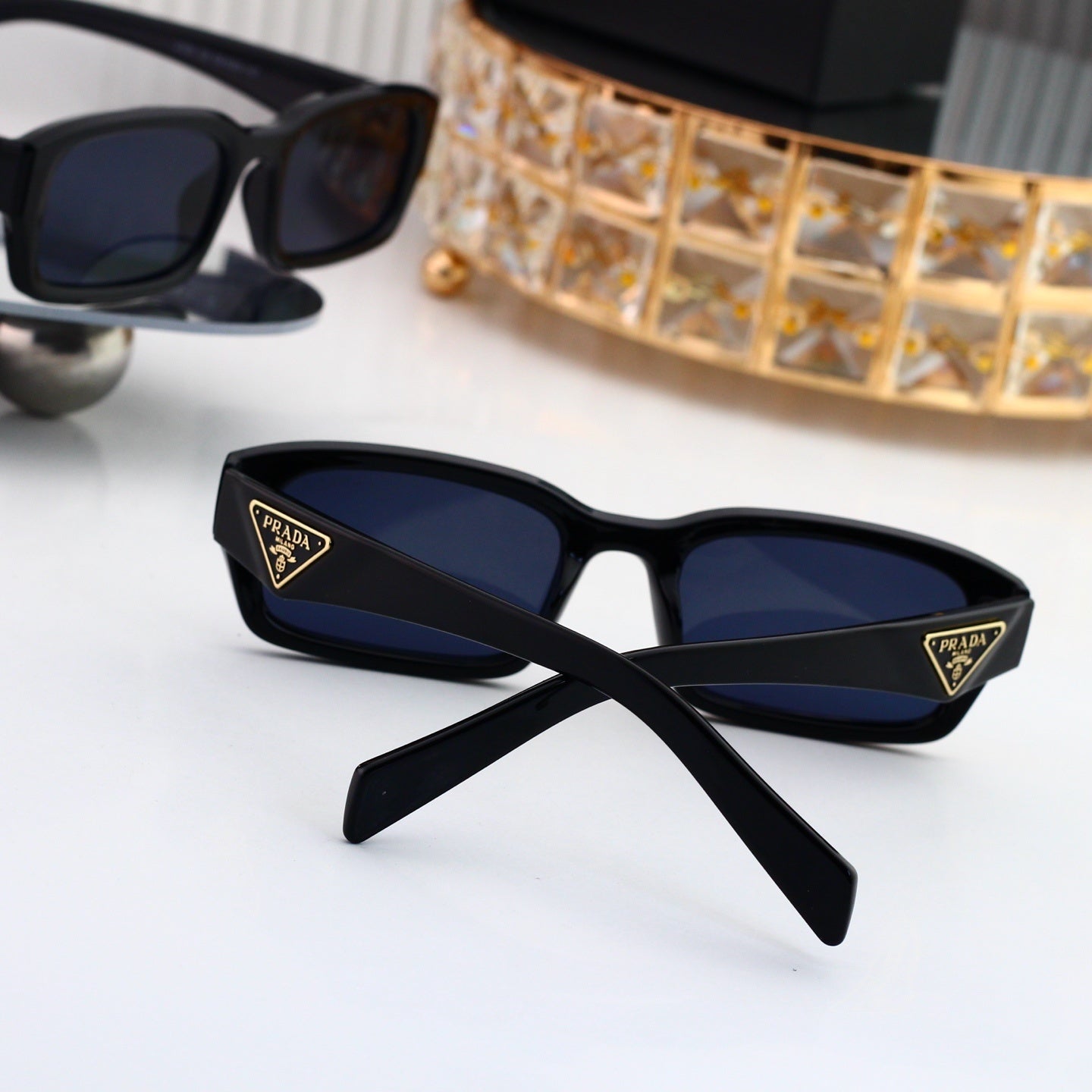 Trendy Metal Frame Polygon Logo Sunglasses 3336