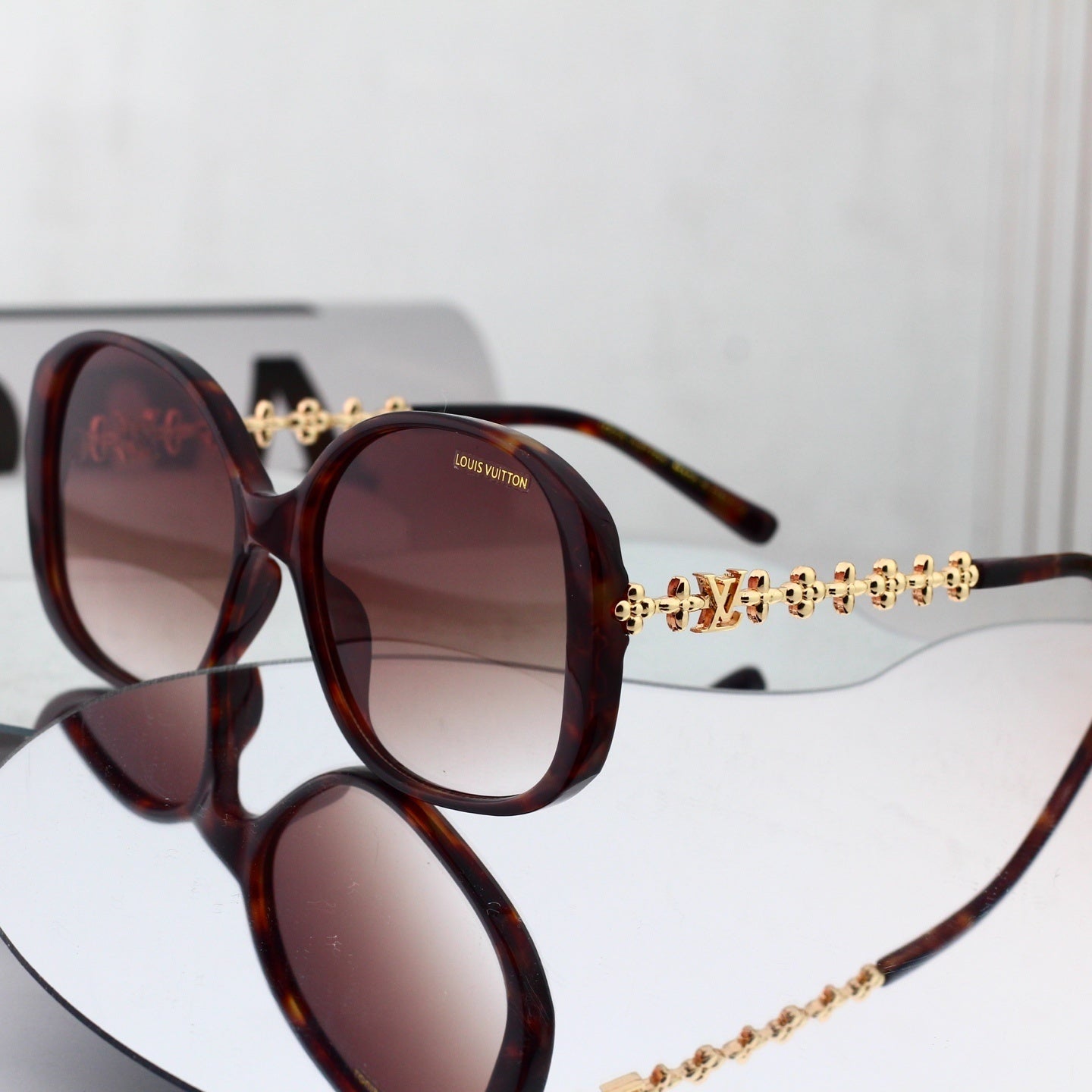 Alloy Metal Polygon Logo Sunglasses 4142