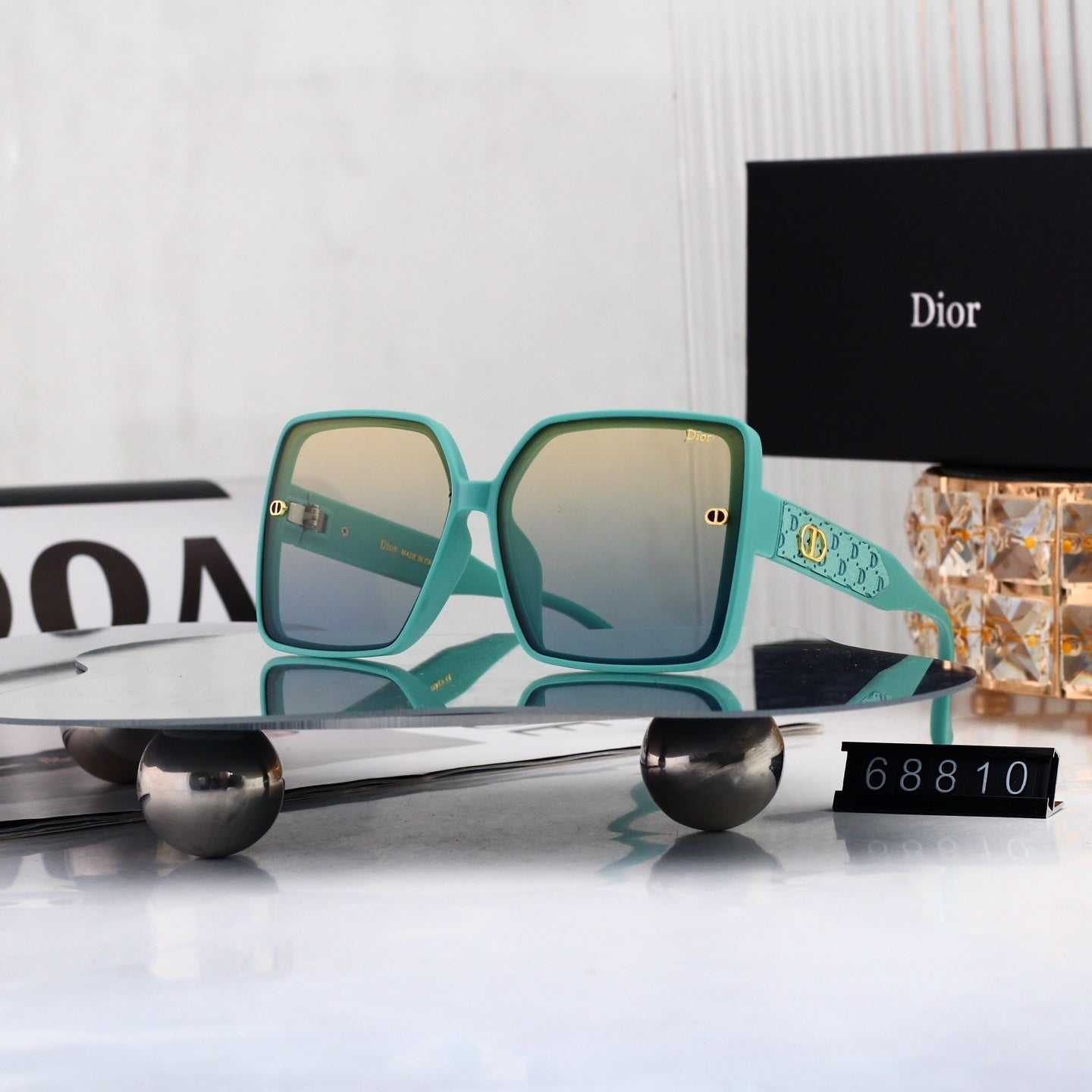 Simple and stylish metal sunglasses  68810