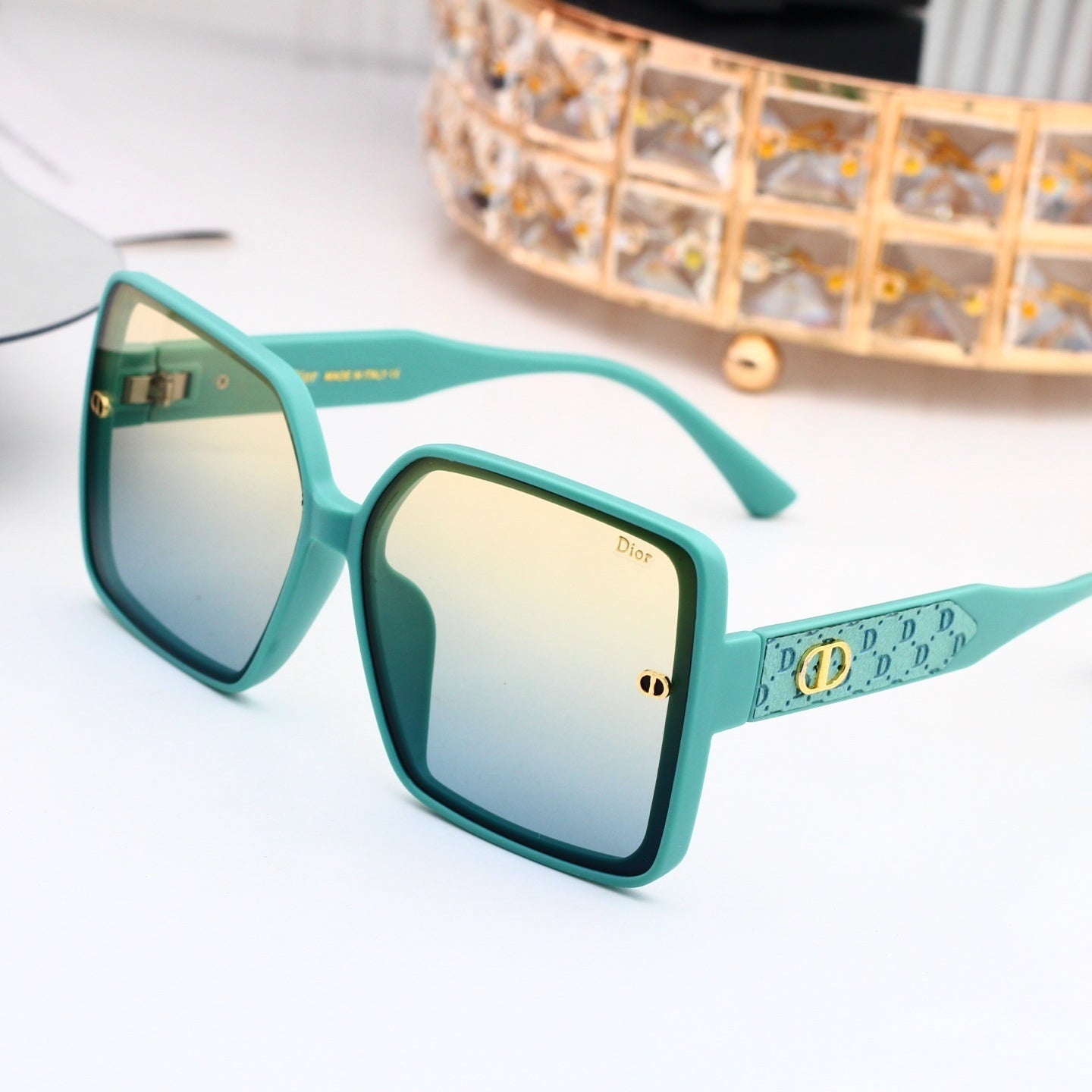 Simple and stylish metal sunglasses  68810