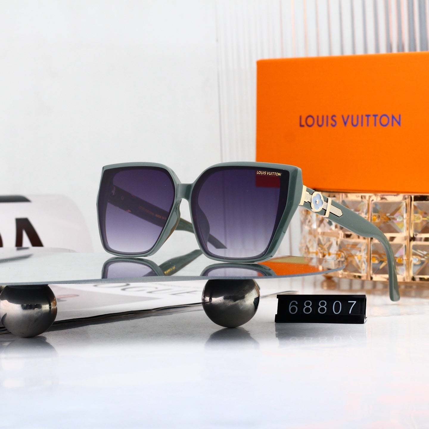 Minimalist Oversized Metal Decorated Sunglasses 68807