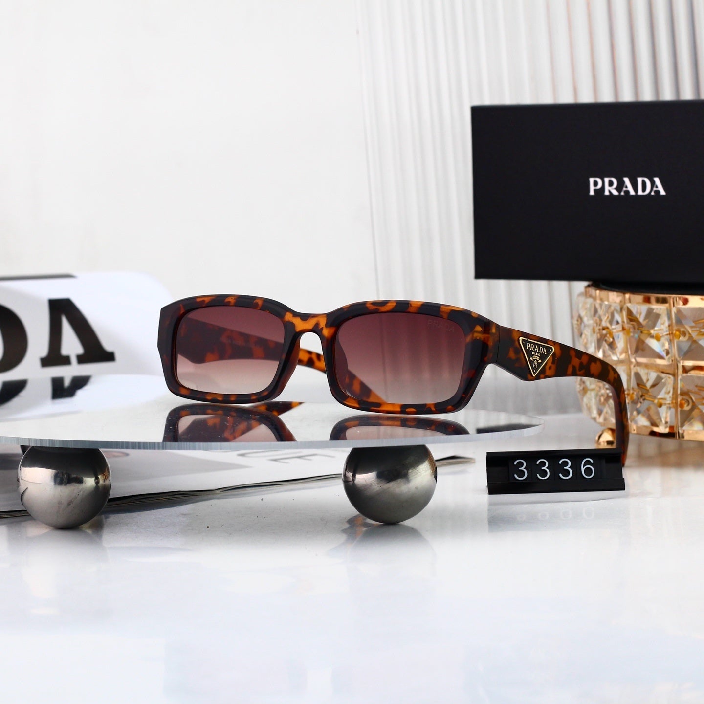 Trendy Metal Frame Polygon Logo Sunglasses 3336