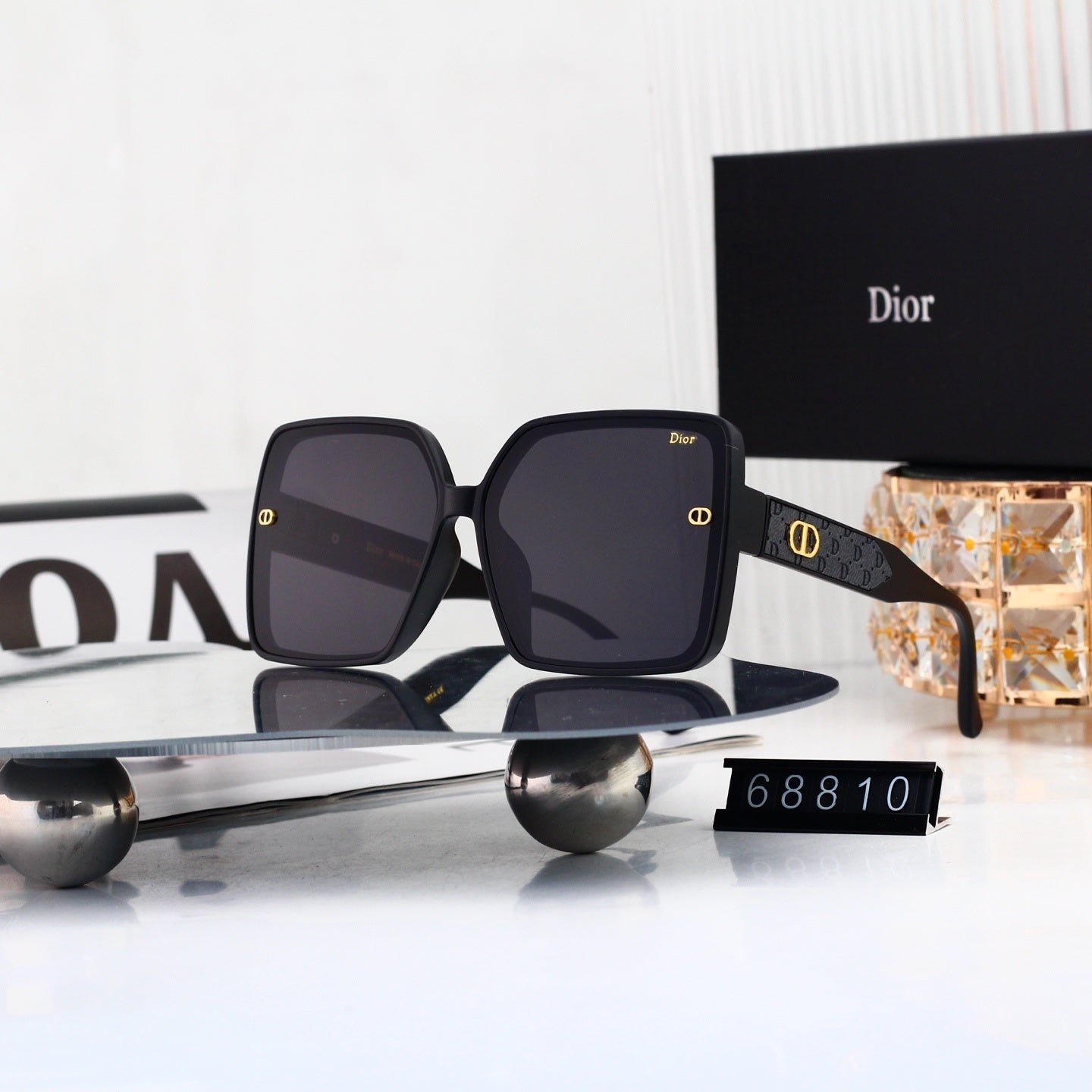 Simple and stylish metal sunglasses  68810
