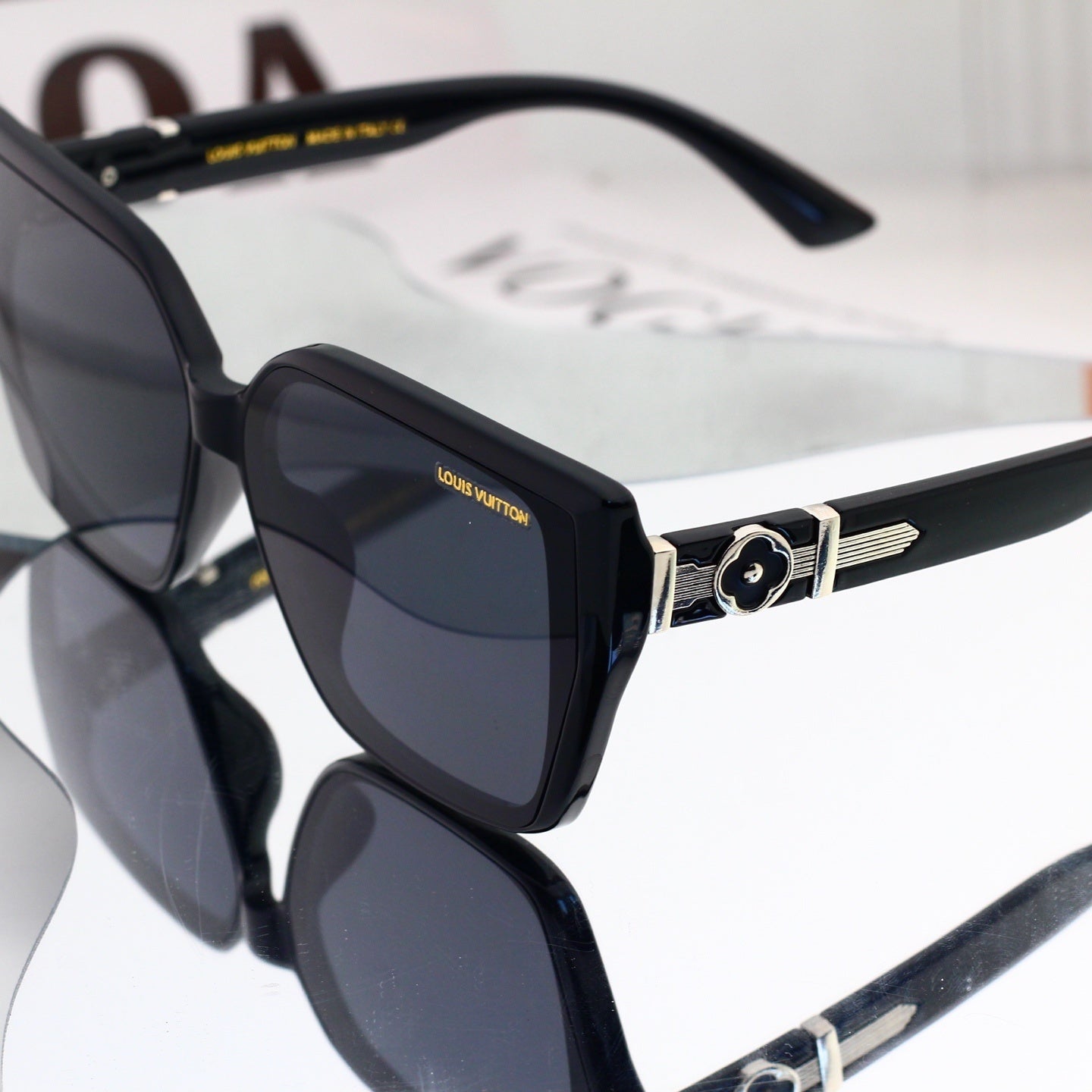 Minimalist Oversized Metal Decorated Sunglasses 68807