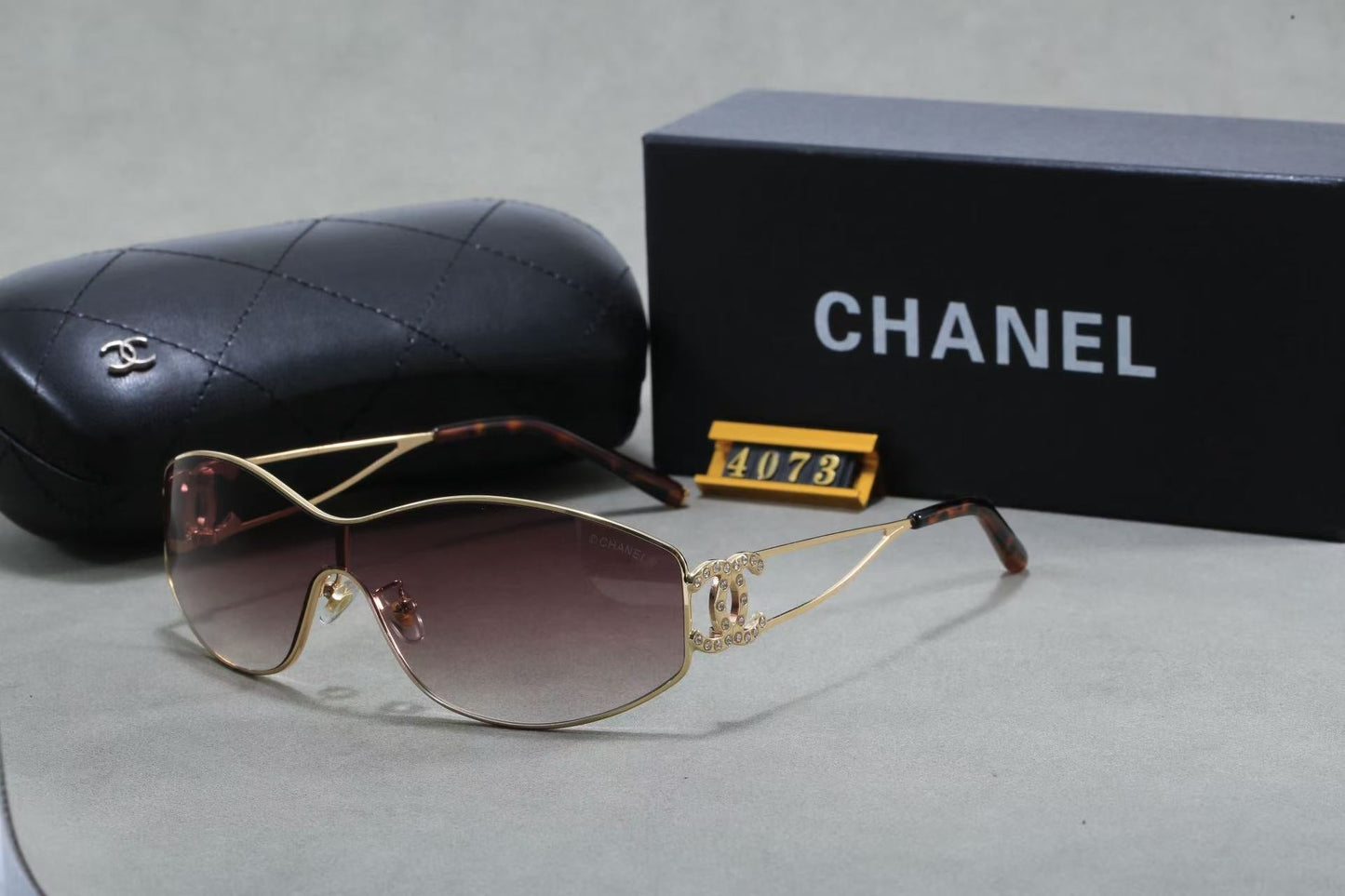 Stylish European and American style metal and diamond-encrusted sunglasses 4073