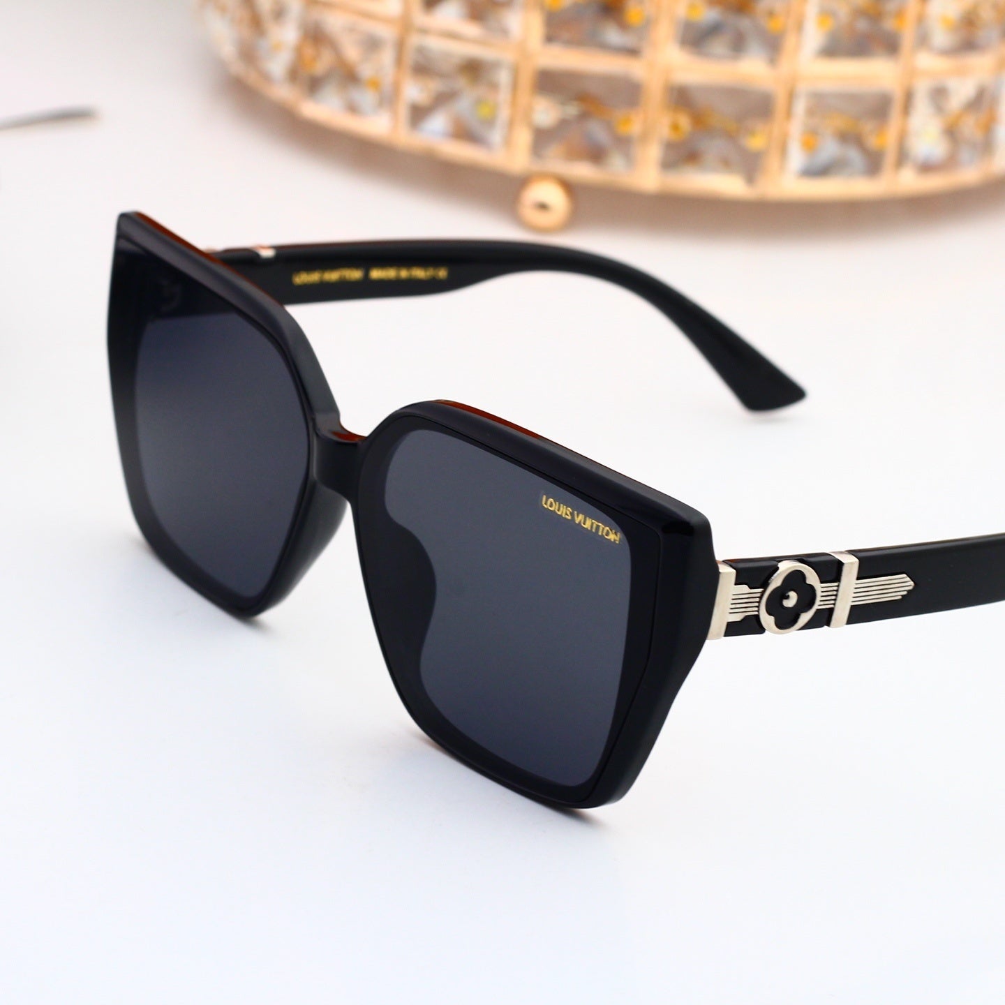 Minimalist Oversized Metal Decorated Sunglasses 68807