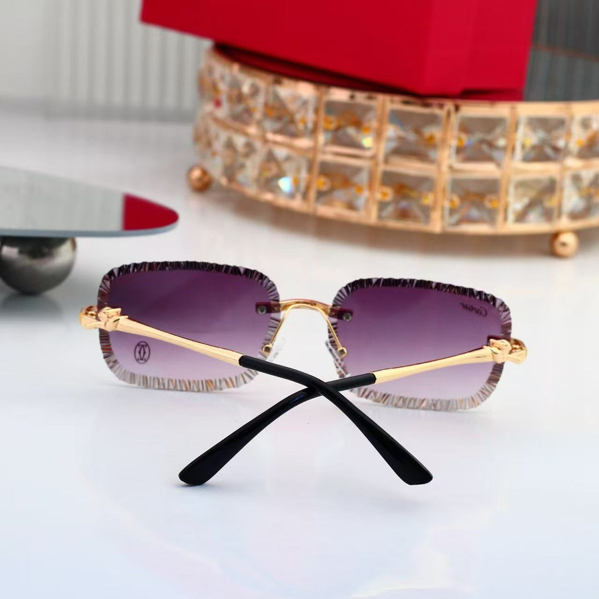 The hottest diamond-cut rim sunglasses in 7 colors.