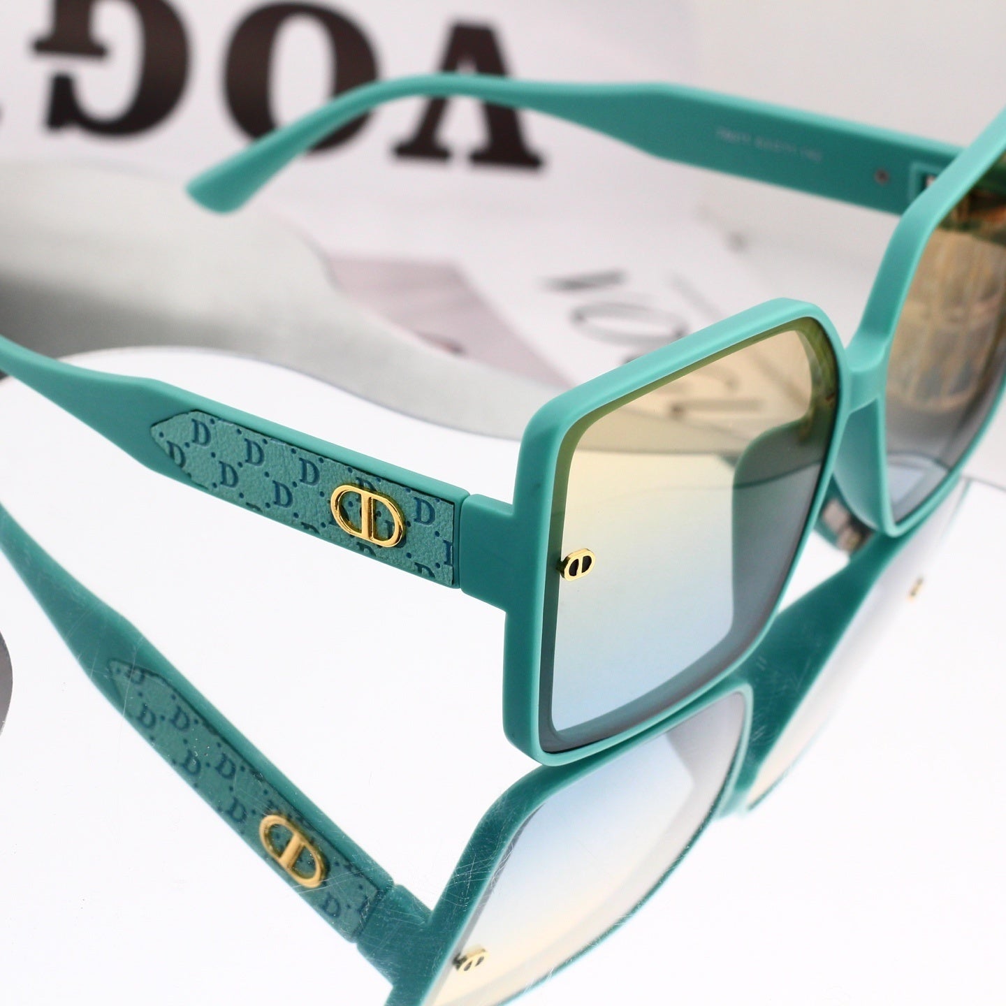 Simple and stylish metal sunglasses  68810