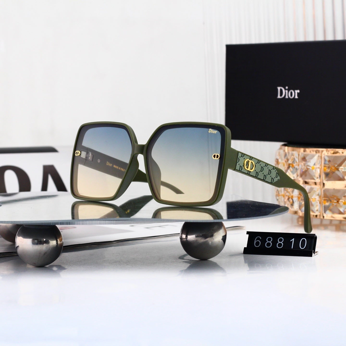 Simple and stylish metal sunglasses  68810