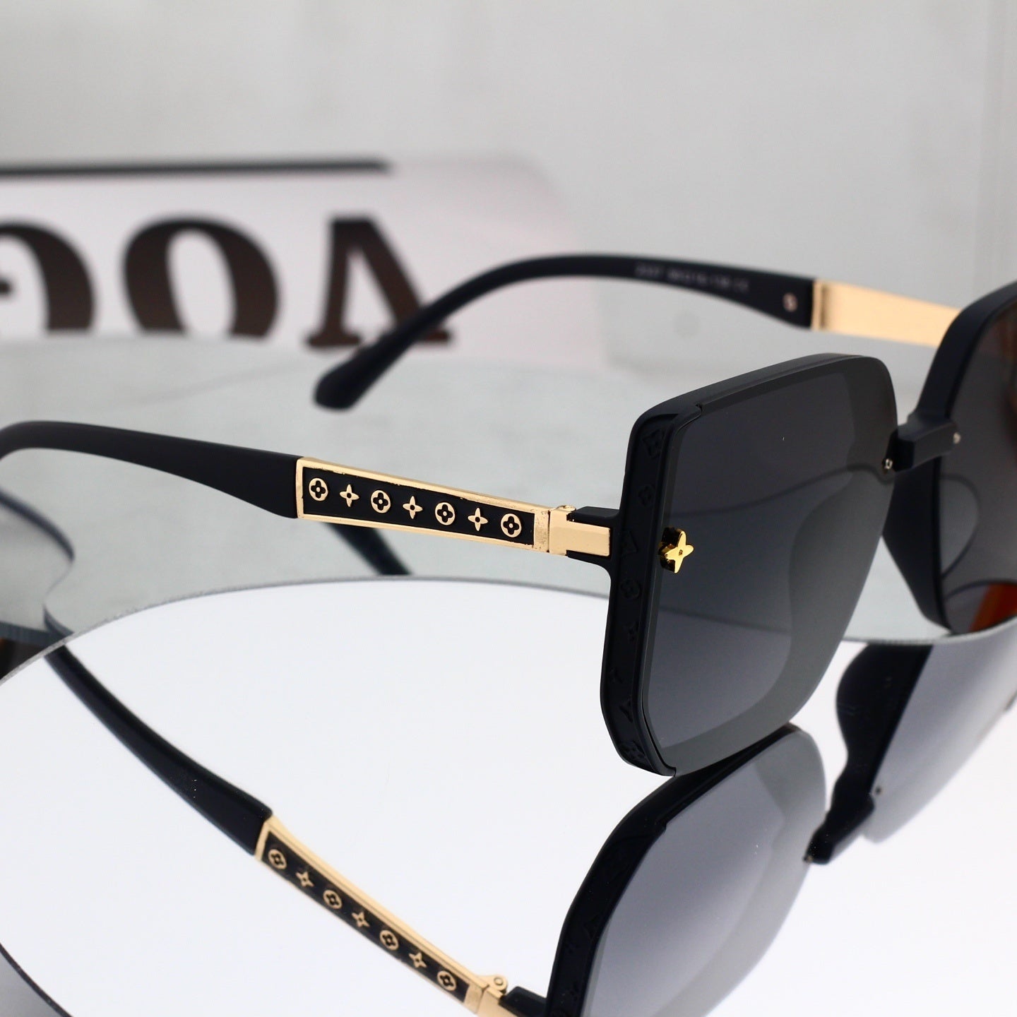 Oversized Polygonal Sunglasses with Star Accents 3338