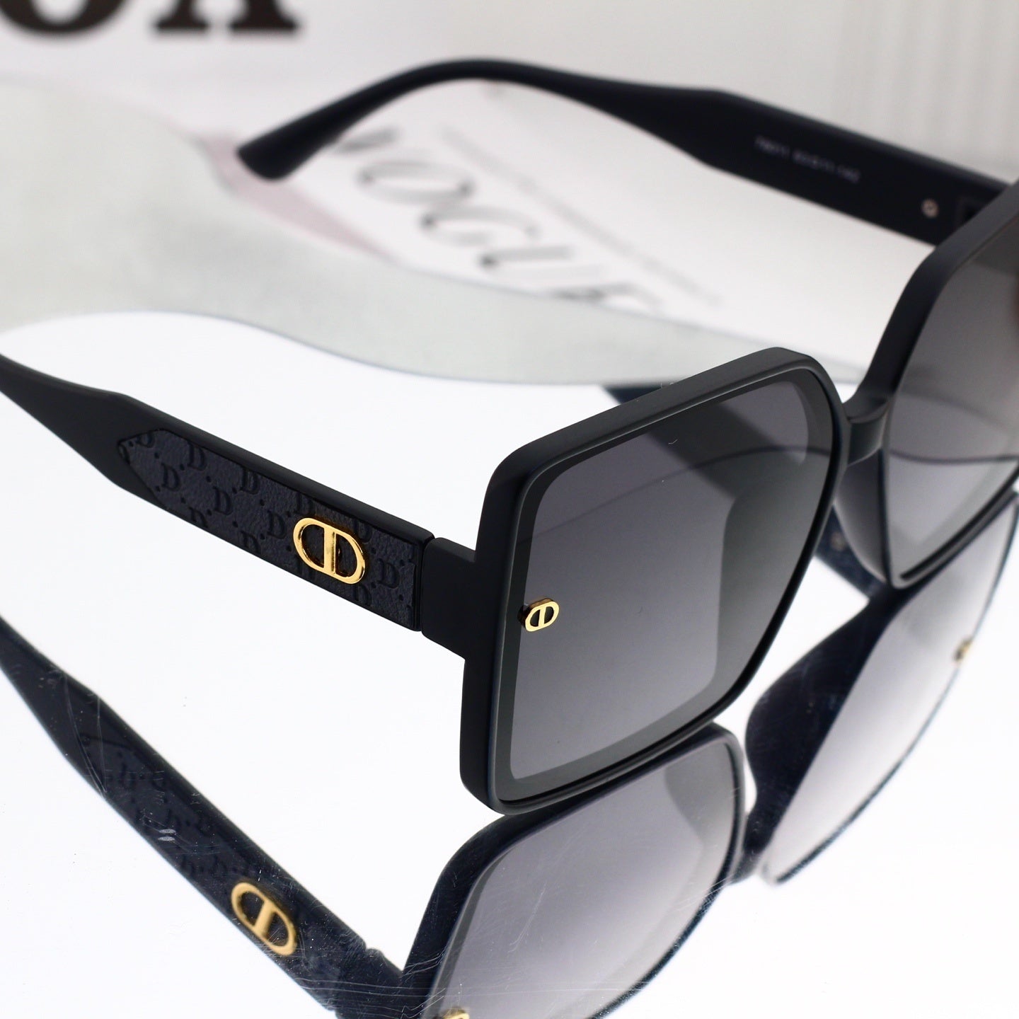 Simple and stylish metal sunglasses  68810