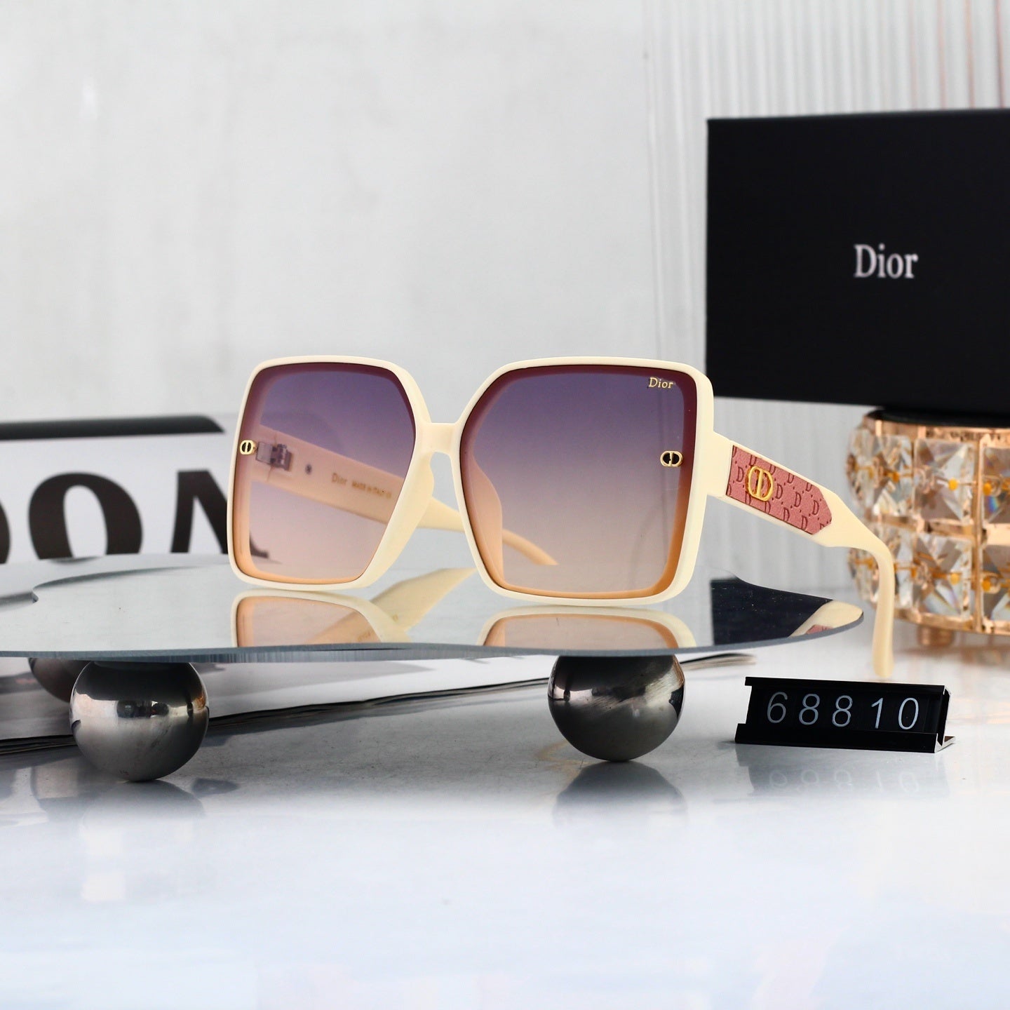Simple and stylish metal sunglasses  68810