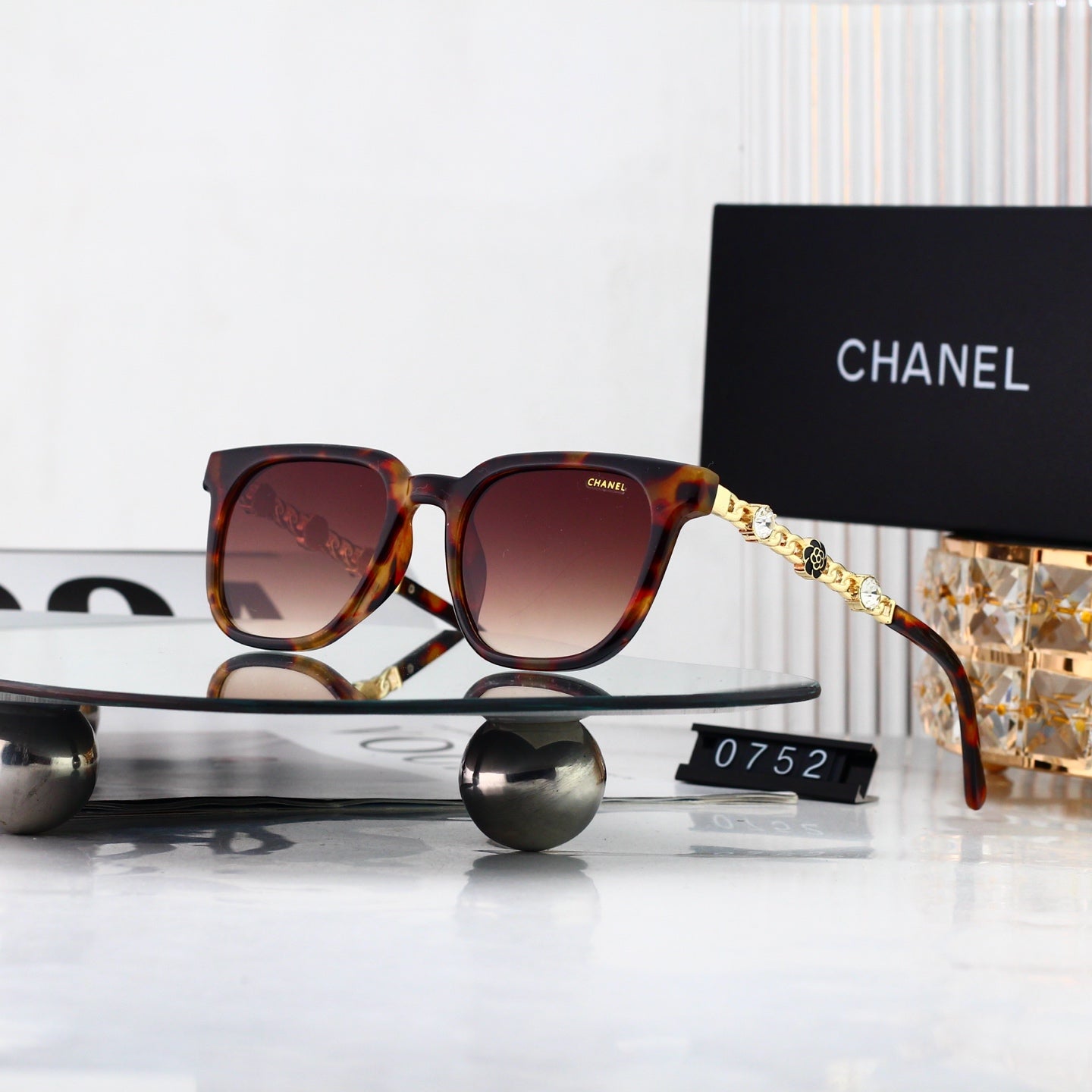 Diamond-encrusted high-end fashion sunglasses 0752